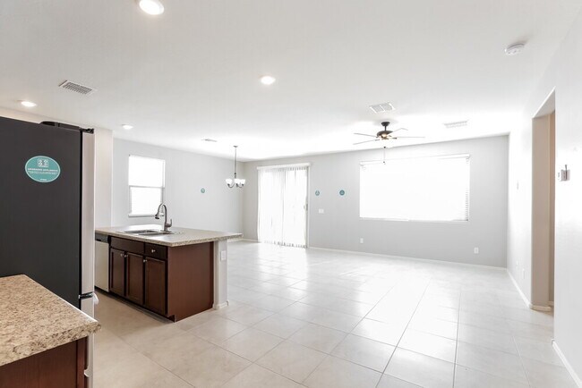 Foto del edificio - 16636 W Jenan Dr