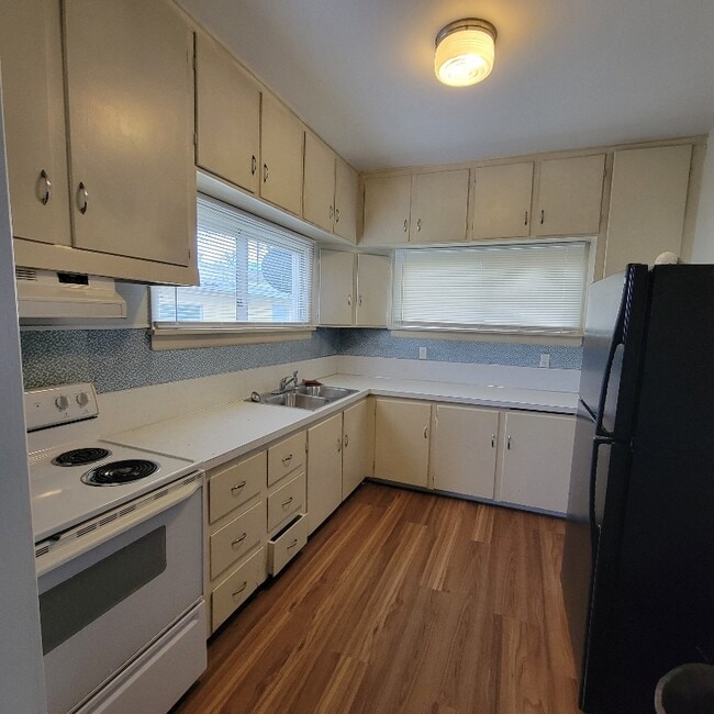 Foto del edificio - 319 SE Rose St