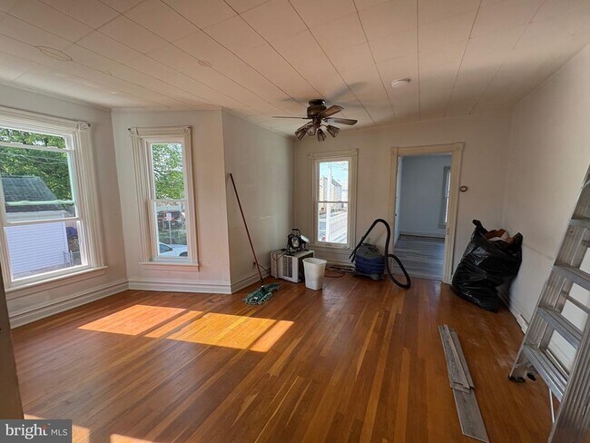 Foto del edificio - 50 E North St