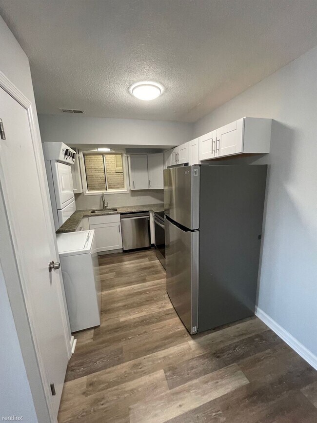 Building Photo - 2 br, 1 bath Condo - 674 Cove Rd Unit 4