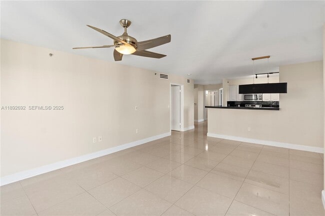 Building Photo - 19655 E Country Club Dr