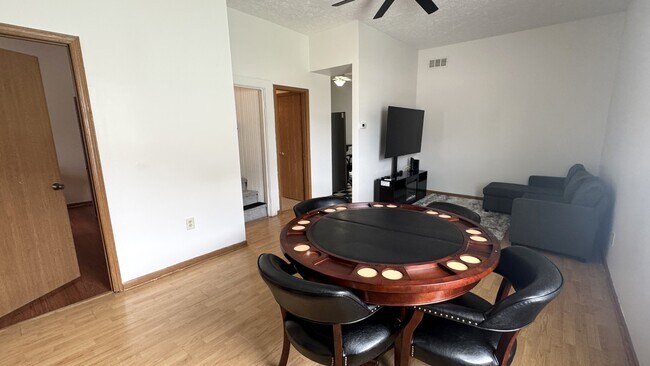Foto del edificio - 3325 Claremont Ave