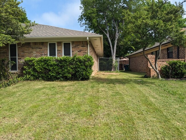 Right side yard - 2123 Pueblo Dr
