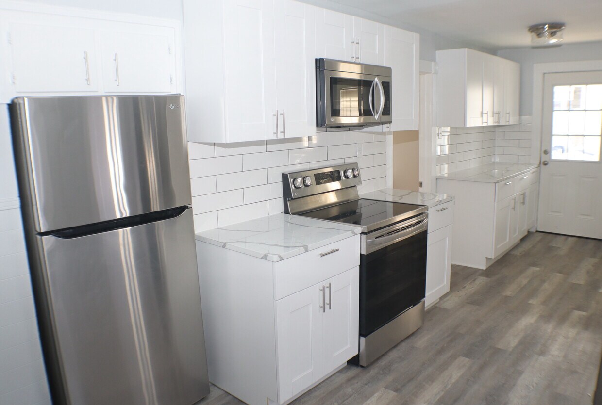 Primary Photo - 10 Foley Ave