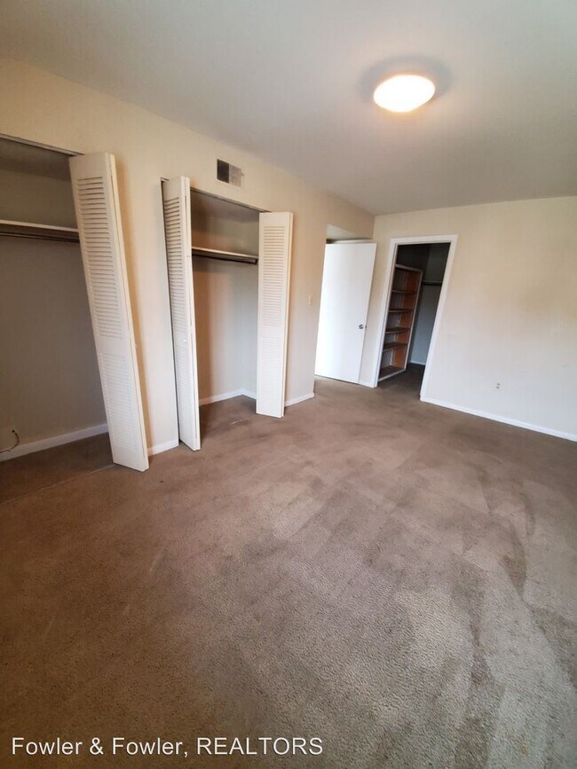Building Photo - 211 Sunset Dr