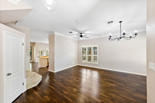 Foto del edificio - Spacious Cul De Sac Location Surrounded by...