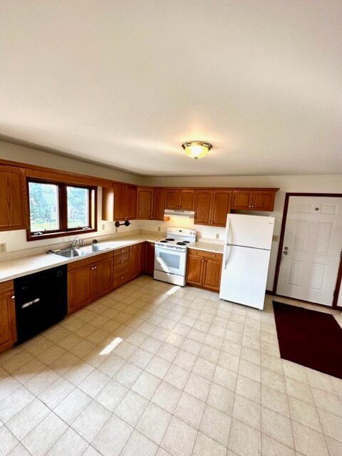 355 Beaver Street - Kitchen - 355 Beaver St