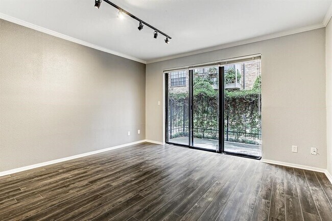 Foto del edificio - 2400 N Braeswood Blvd