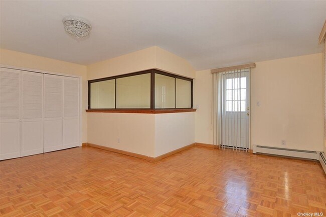 Foto del edificio - 75-32 167th St