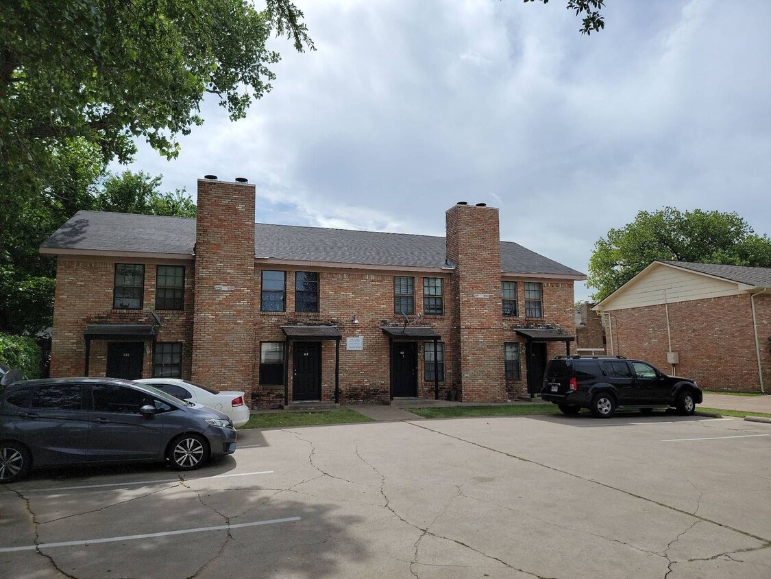 Foto principal - 2 Bed 2 Bath in Irving! This will go quick!