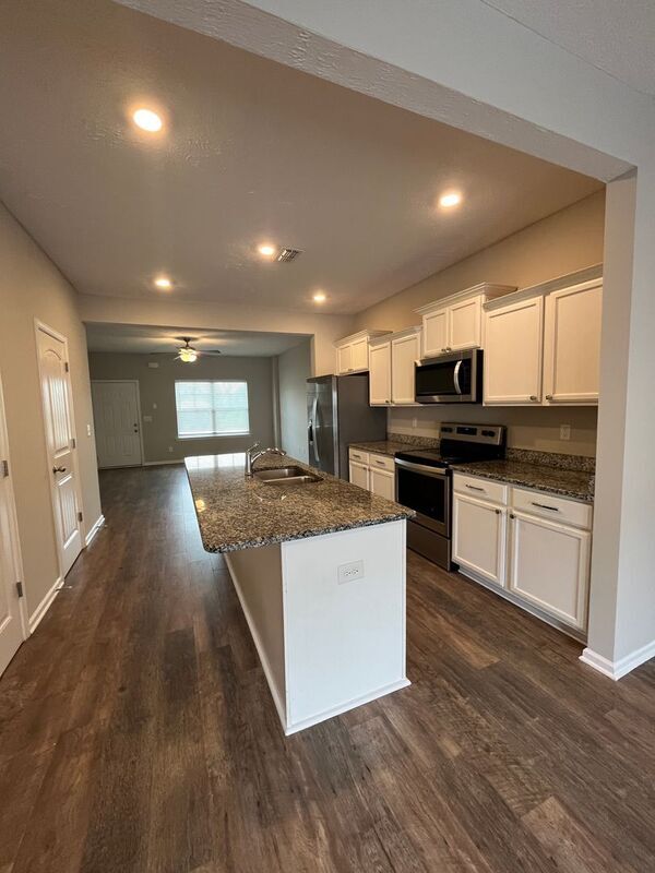 Building Photo - 709 Bradburn Village Way