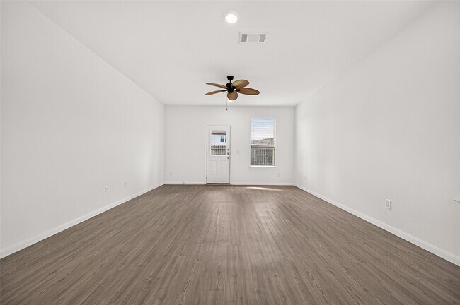 Foto del edificio - 23511 Weir Box Rd