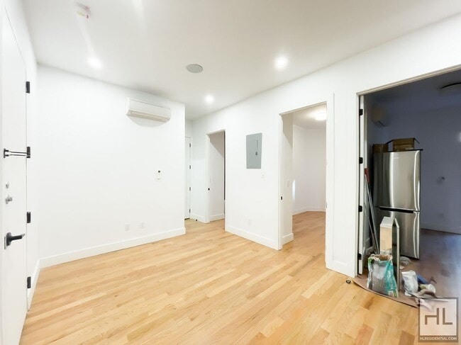 Building Photo - Amazing 4-Bed 3-Bath East Village Apartmen...