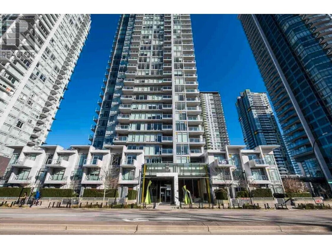 Photo principale - 6588-6588 Nelson Ave