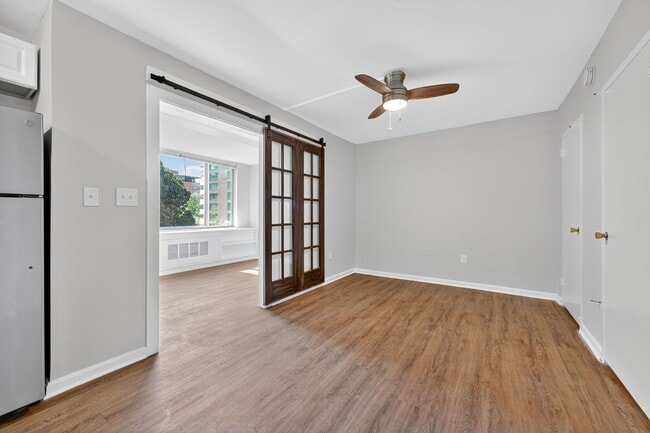 Building Photo - Short Term Lease Availble: Charming & Brig...