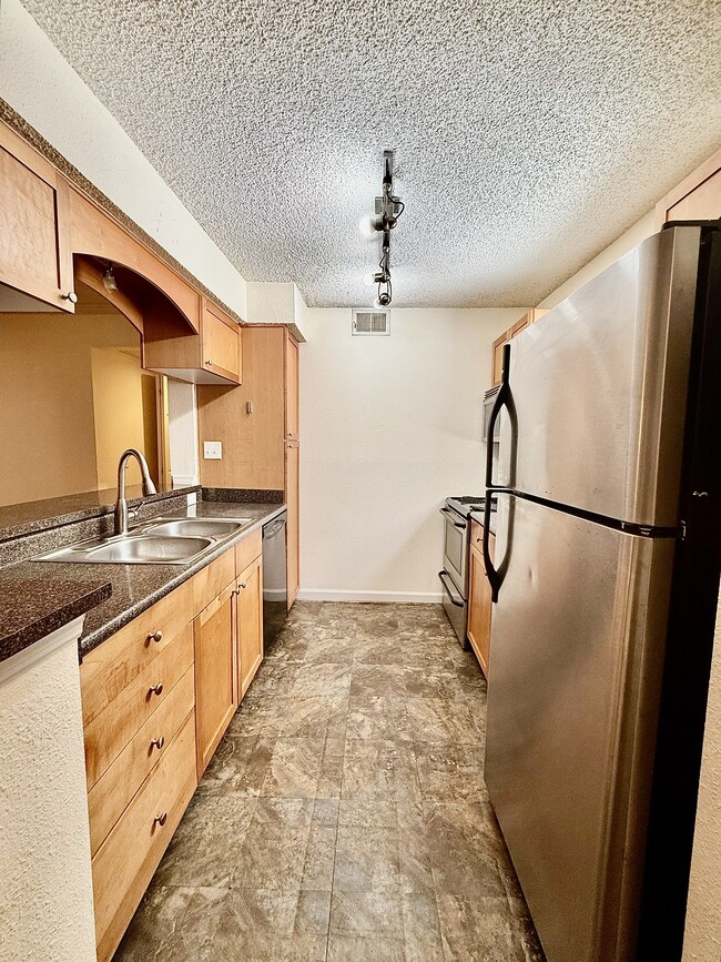 Building Photo - 2500 Winding Creek Blvd