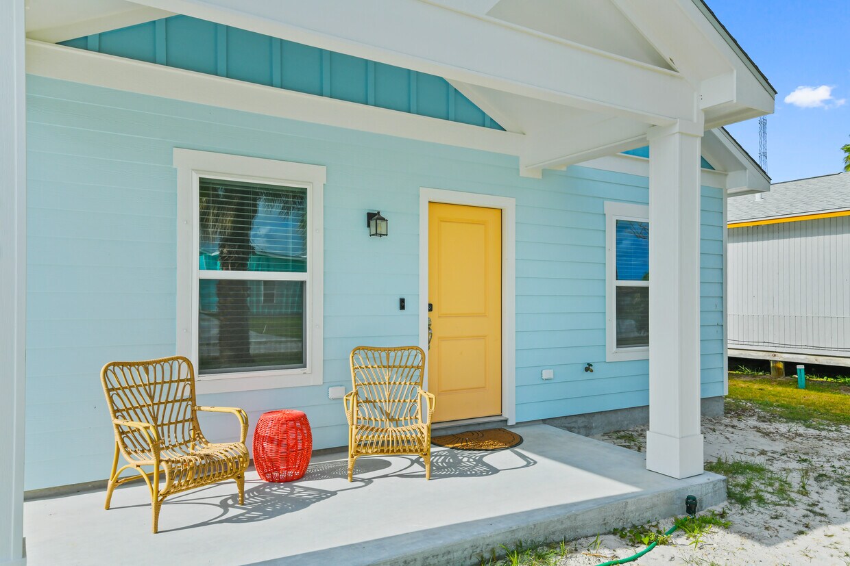 Foto principal - 300 Rustic Oak Ln