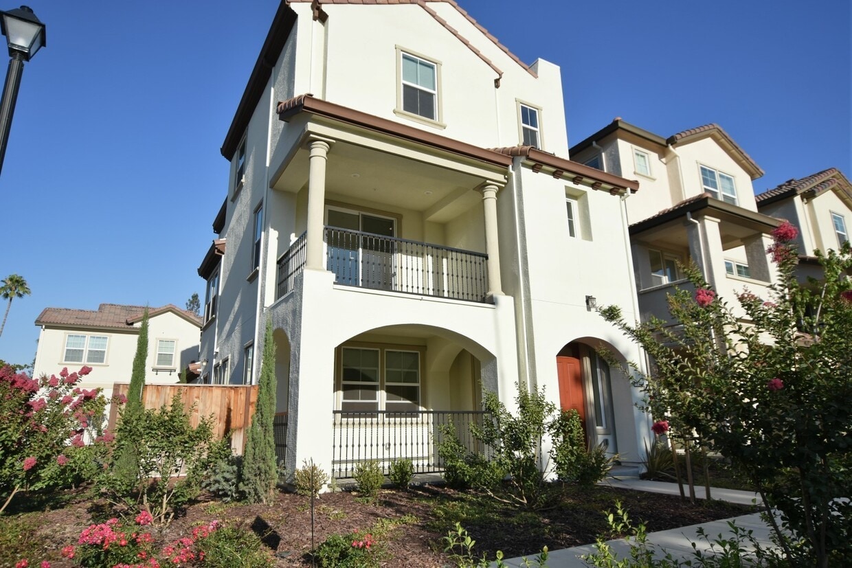 Gorgeous Modern 4 Bedroom 3.5 Bath in Stel... - Gorgeous Modern 4 Bedroom 3.5 Bath in Stel...