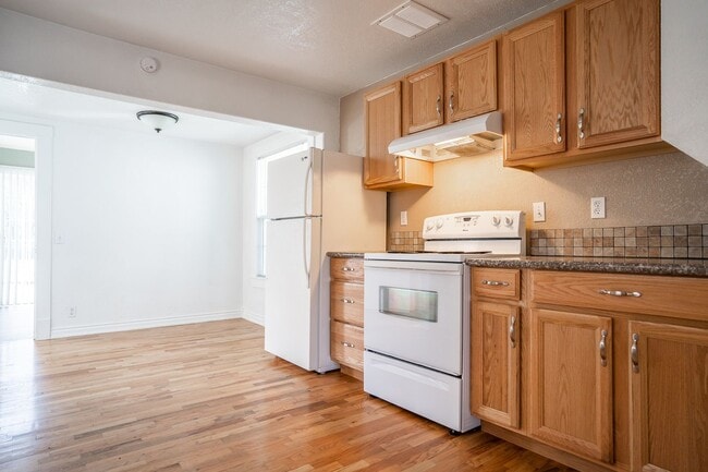 Building Photo - Craftsman Style 2 Bedroom 1 Bath House, $1830