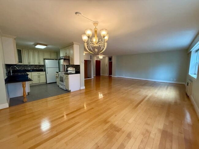 Building Photo - 131 Sewall Ave
