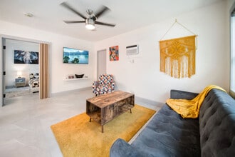 Building Photo - 847 NE 16th Ave