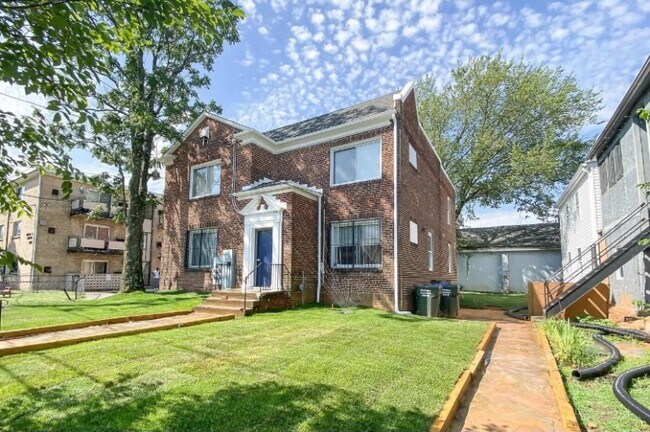 Foto del edificio - 4609 Quarles St NE