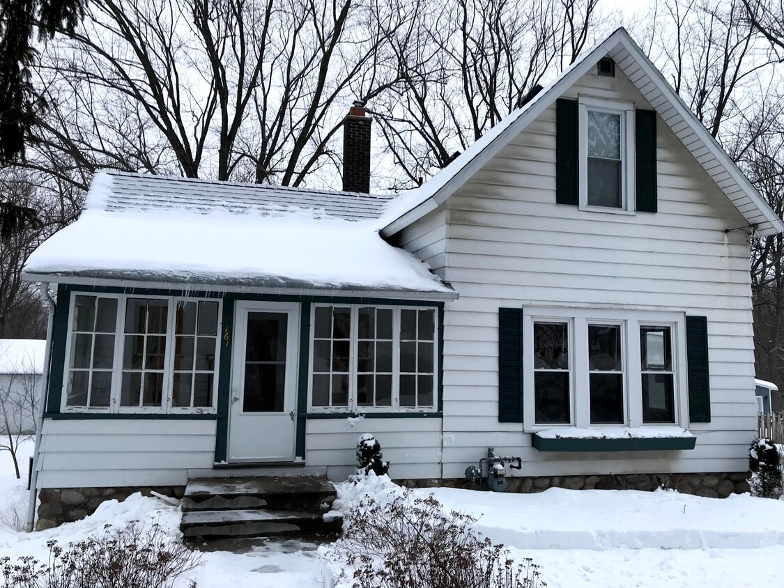 161 W Main St, Fontana, WI 53125 House Rental in Fontana, WI