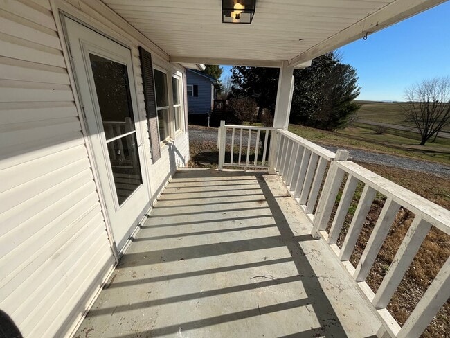 Building Photo - Single Family 3 bedroom 1 bathroom