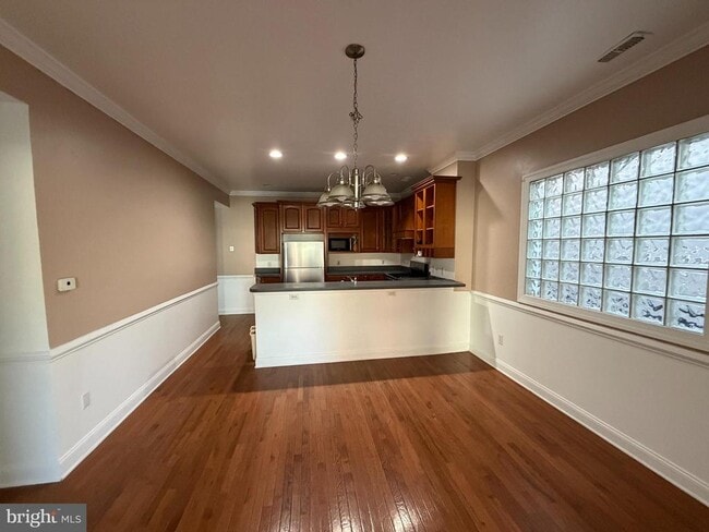 Building Photo - 107 N High St