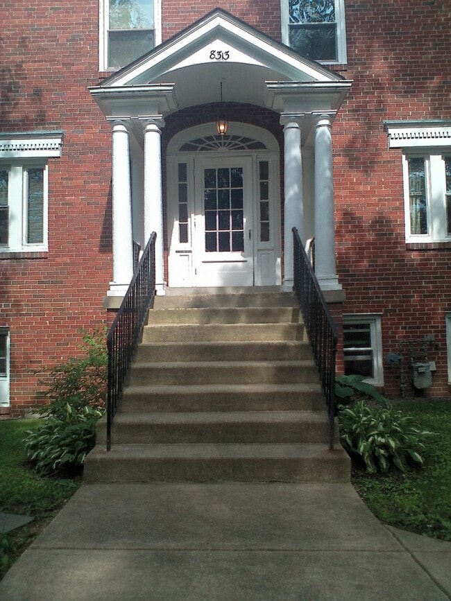 Building Photo - 8313 Eastridge Ave