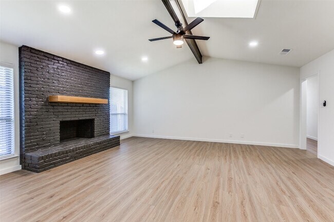 Foto del edificio - 2822 Clear Springs Dr
