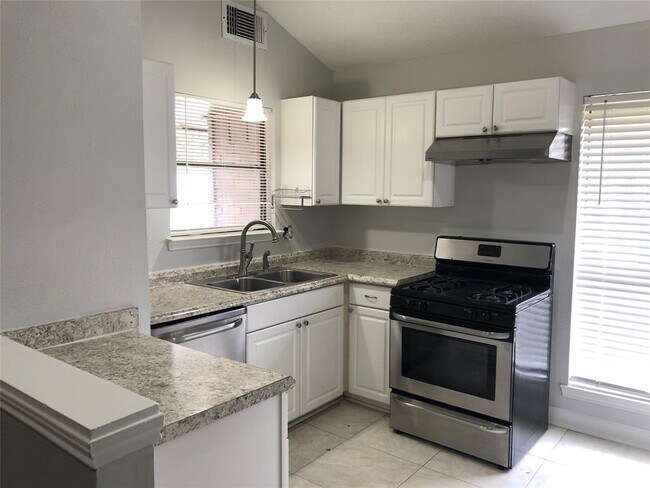 Building Photo - 15119 Grassington Dr