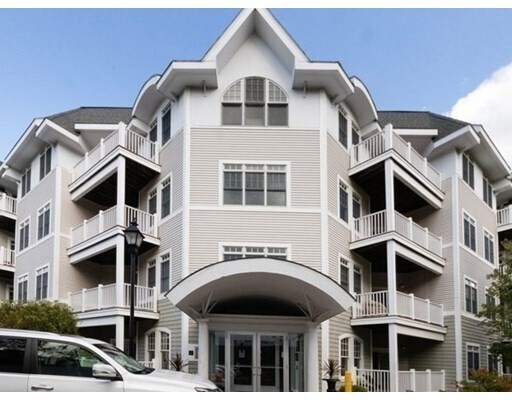 Building Photo - 614 Pond St