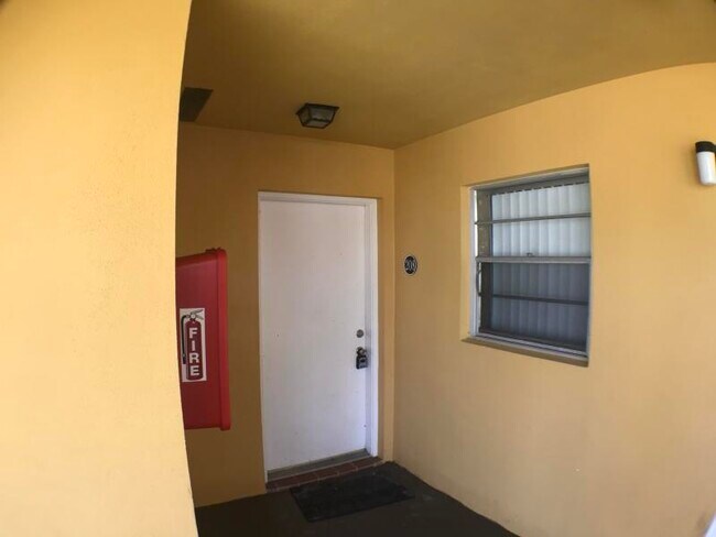 Foto del edificio - 220 Croton Ave