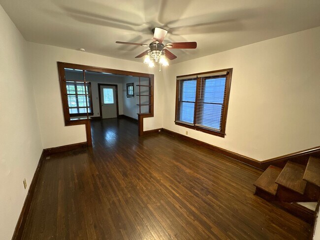 Building Photo - E Hudson St 117-119 NSLLC