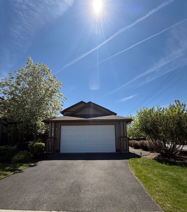 Primary Photo - Lovely Corner Lot 3 Bedroom home with Land...