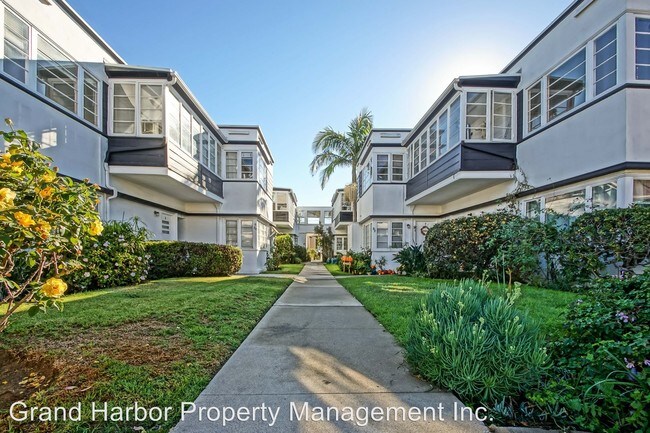 Foto del edificio - 700-702 S Catalina Ave