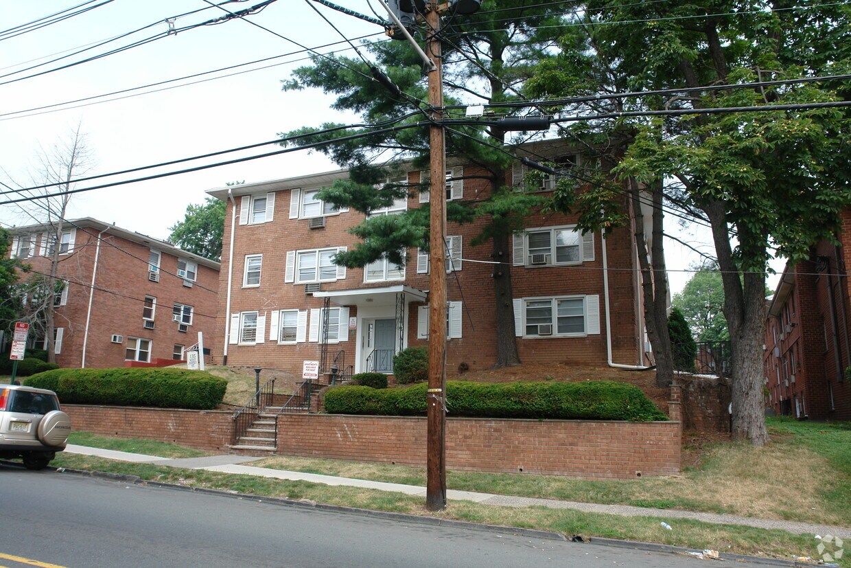 Harwood Homes Apartments in Elizabeth, NJ
