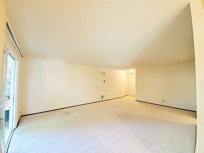 Building Photo - Woodlake studio available now!