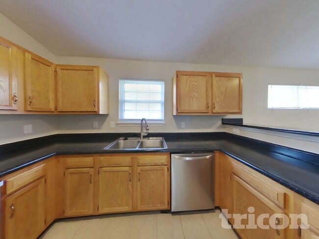 Building Photo - 1748 Long Lake Dr