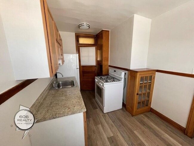 Foto del edificio - 3154 N Linder Ave
