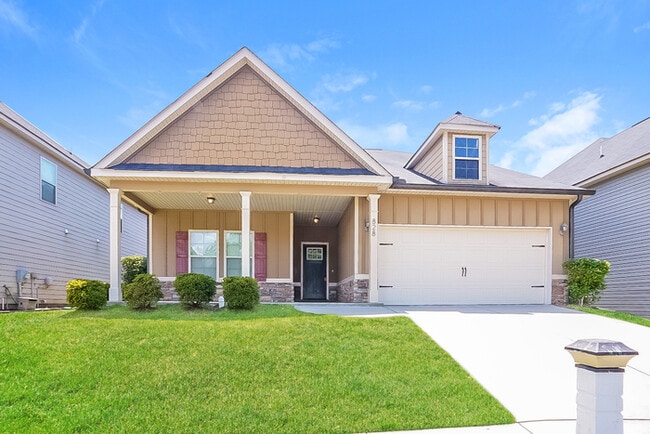 Building Photo - 828 Erika Ln