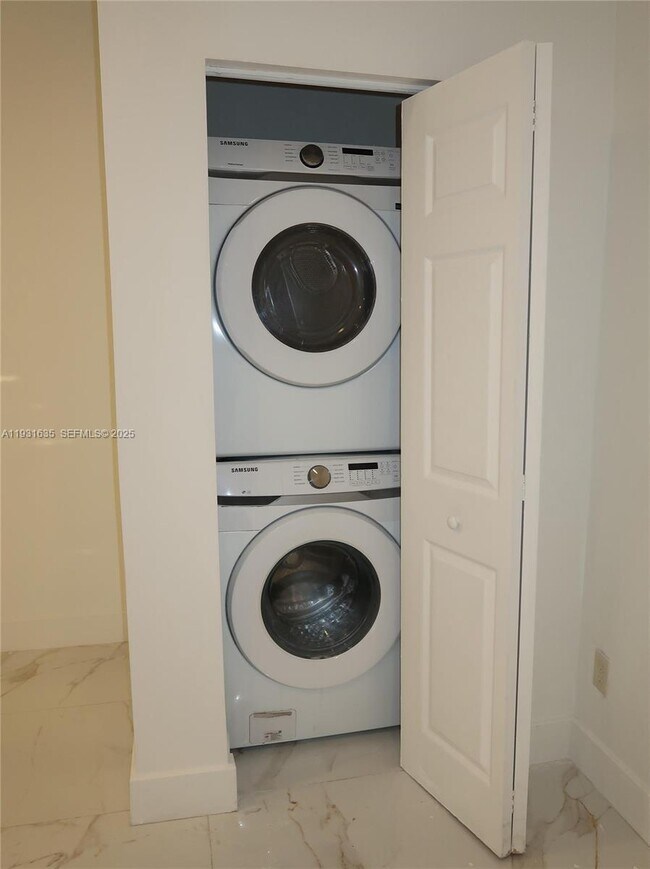 Building Photo - 8900 NW 33rd Ave