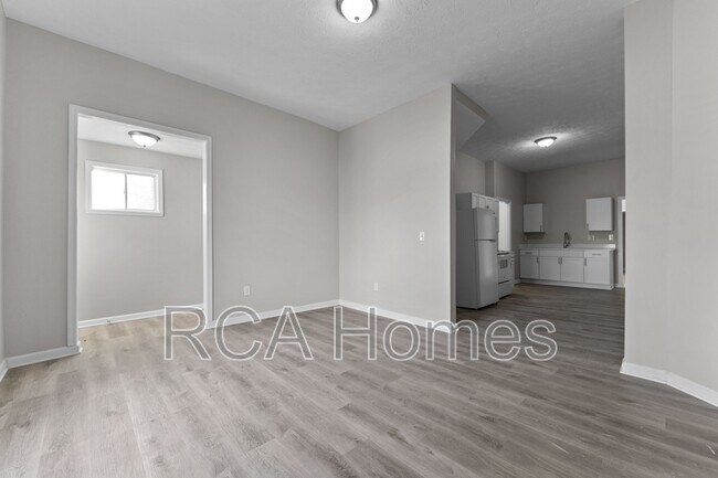 Foto del edificio - 2910 N Kenwood Ave