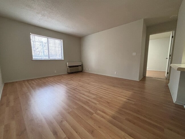 Foto del edificio - Renovated 1 Bedroom, 1 Bath Apartment at t...