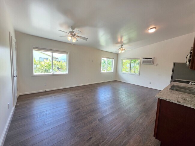 Foto del edificio - Spacious 2 bedroom, 2 bath with 2 parking ...