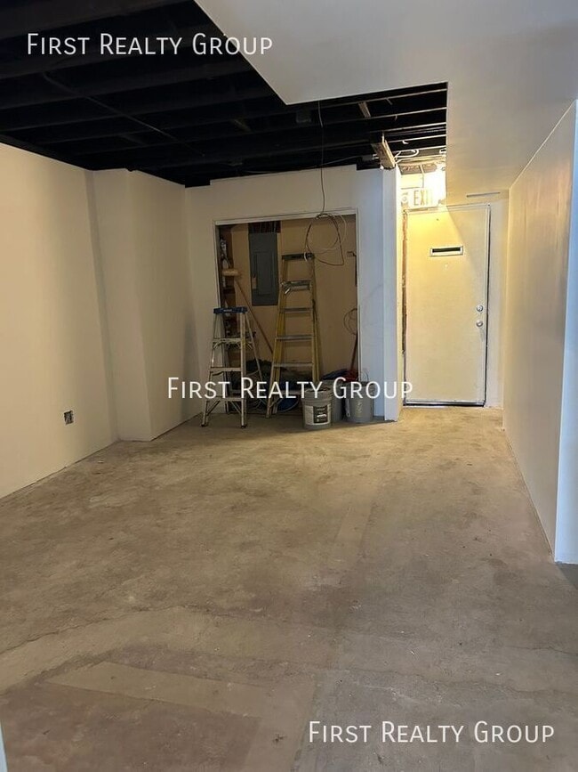 Building Photo - 515 S Main St