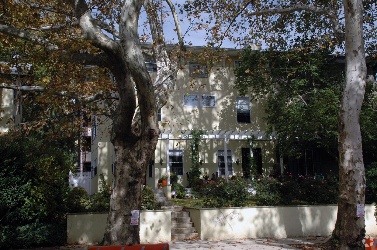 Foto del edificio - 3313 Baring St