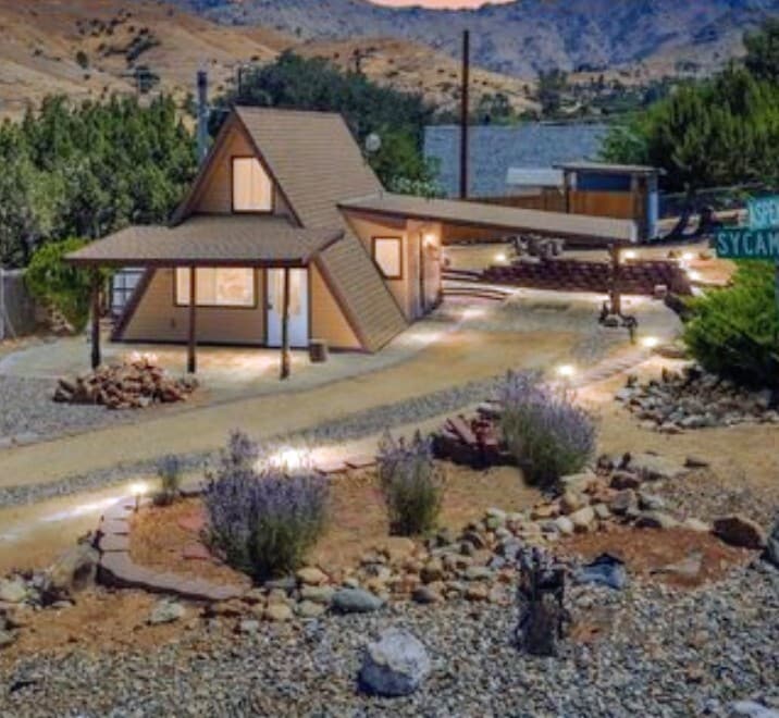 Building Photo - A frame