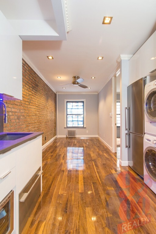 Foto del edificio - 221 E 11th St